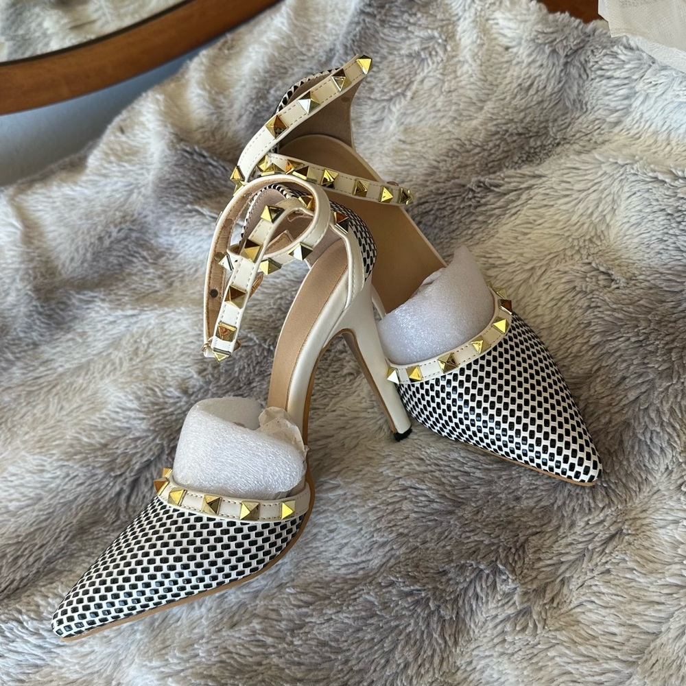 NEVER WORN. Size 5 heels from SHEIN.